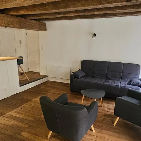 T2 Ultra Centre 50m Carres Lägenhet