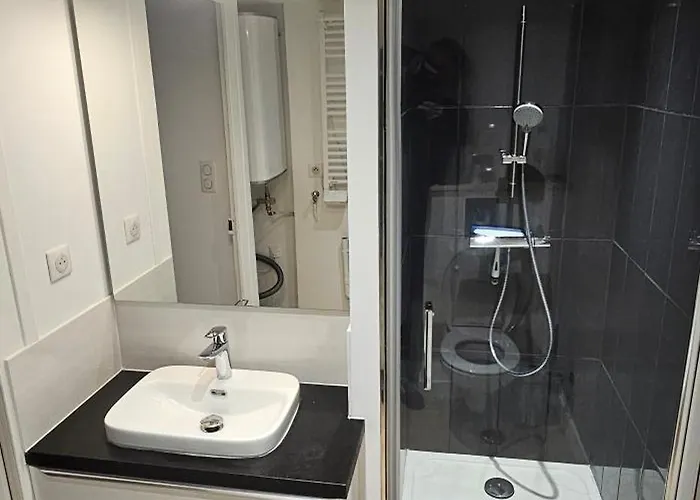 T2 Ultra Centre 50m Carres Apartment *